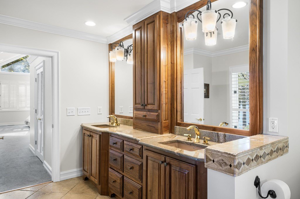 Hiawassee, Georgia, 30546, United States, 3 Bedrooms Bedrooms, ,4 BathroomsBathrooms,Residential,For Sale,1978454