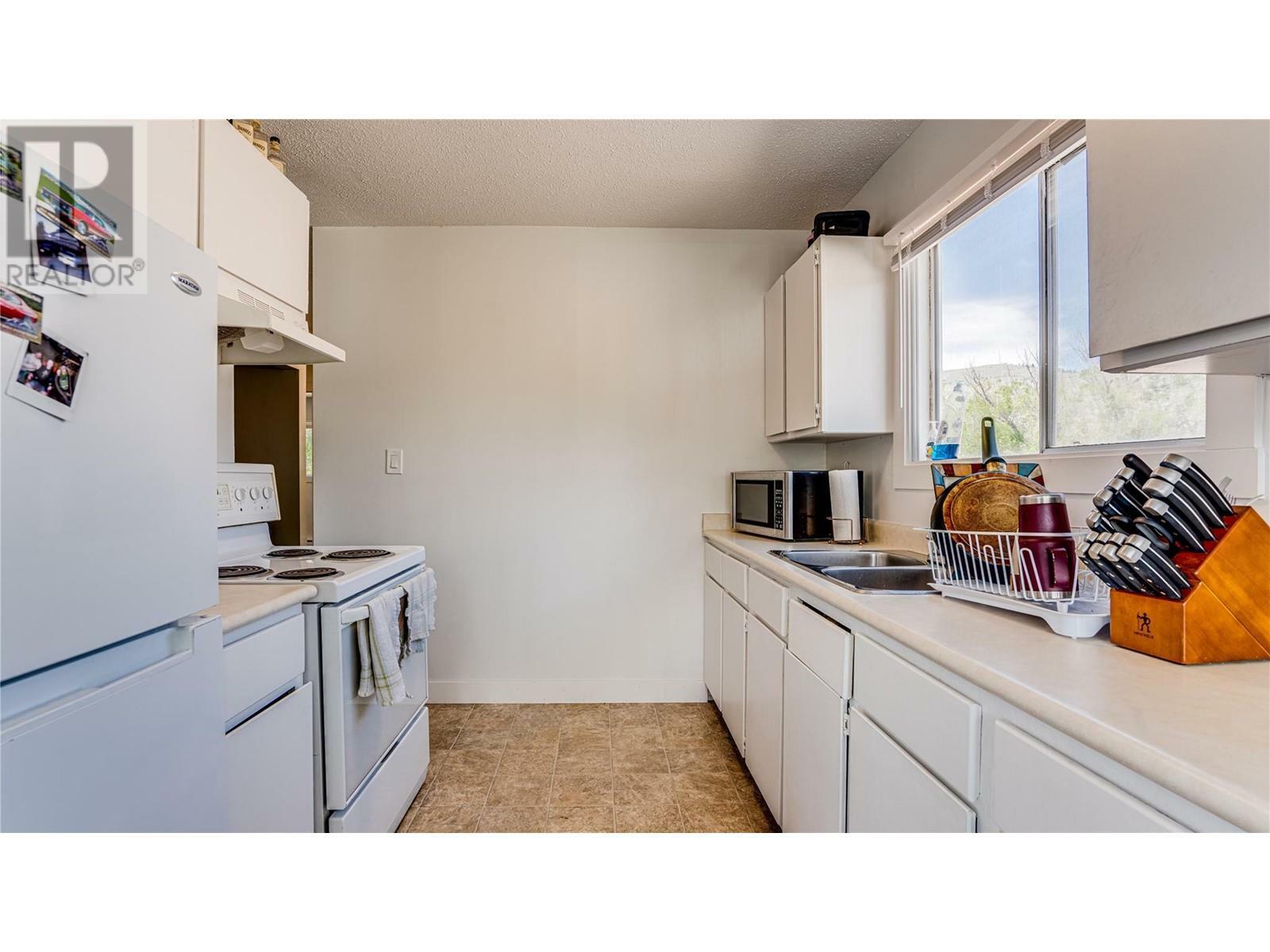VERNON, British Columbia, V1T 7P8, CA, 8 Bedrooms Bedrooms, ,4 BathroomsBathrooms,Residential,For Sale,1837087