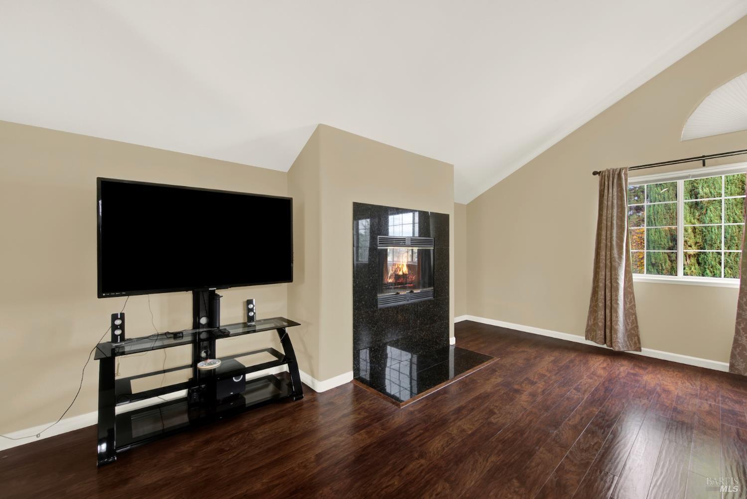 Dixon, California, 95620, United States, 5 Bedrooms Bedrooms, ,3 BathroomsBathrooms,Residential,For Sale,1992877