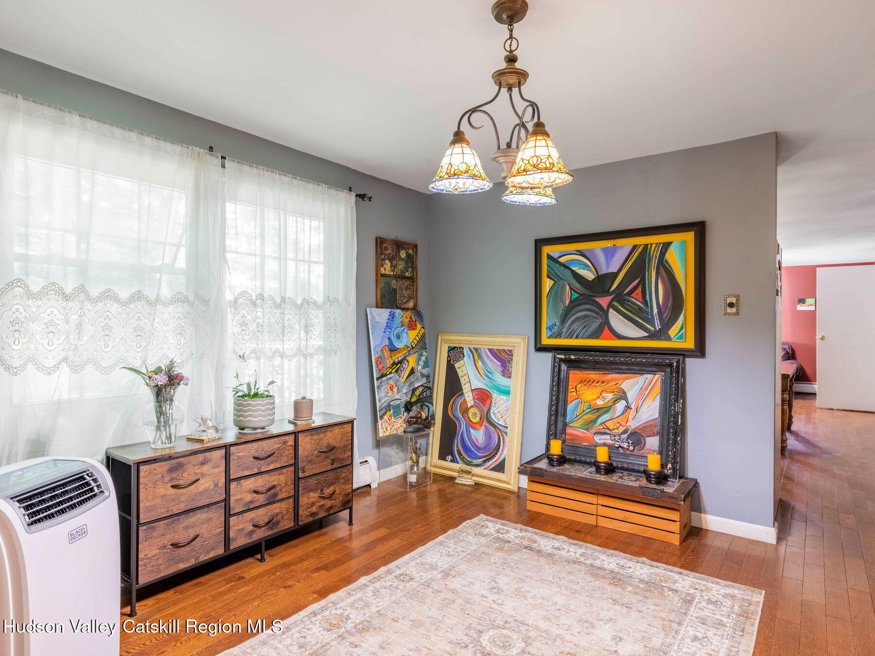 New Paltz, New York, 12561, United States, 4 Bedrooms Bedrooms, ,3 BathroomsBathrooms,Residential,For Sale,1849625