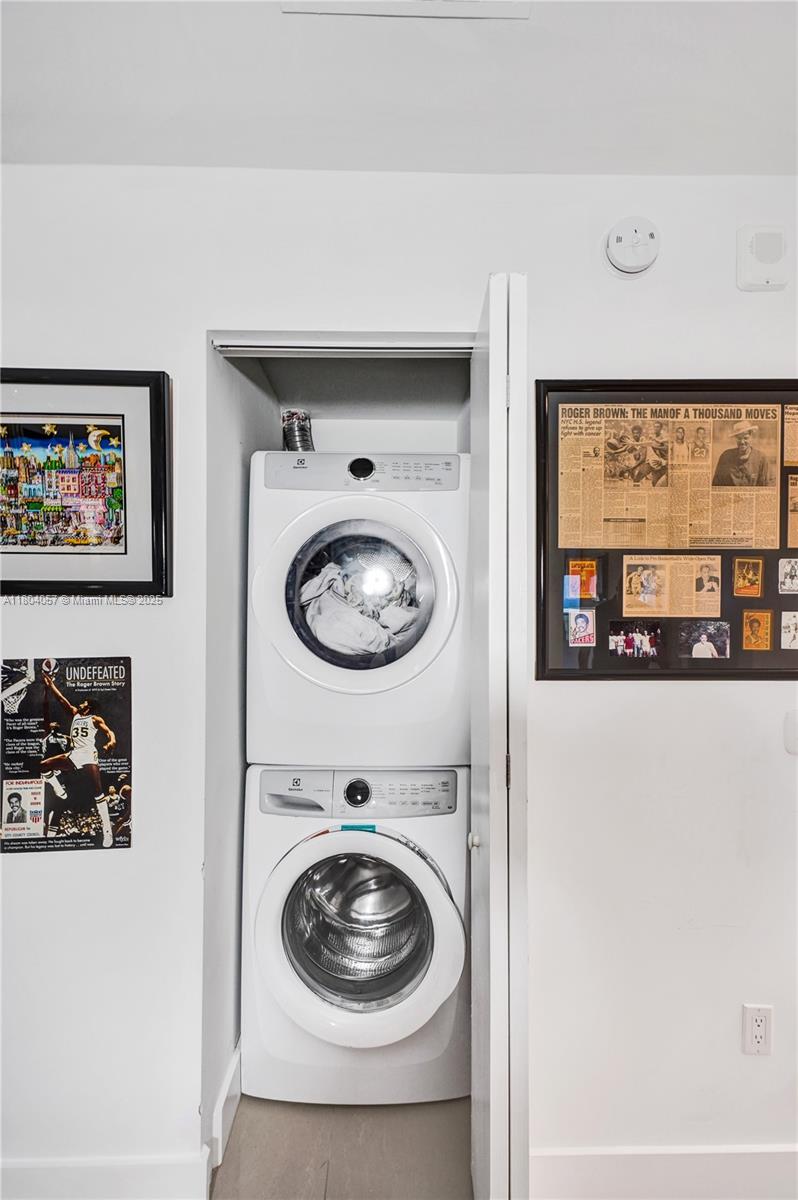 North Miami Beach, Florida, 33160, United States, 2 Bedrooms Bedrooms, ,2 BathroomsBathrooms,Residential,For Sale,1826638