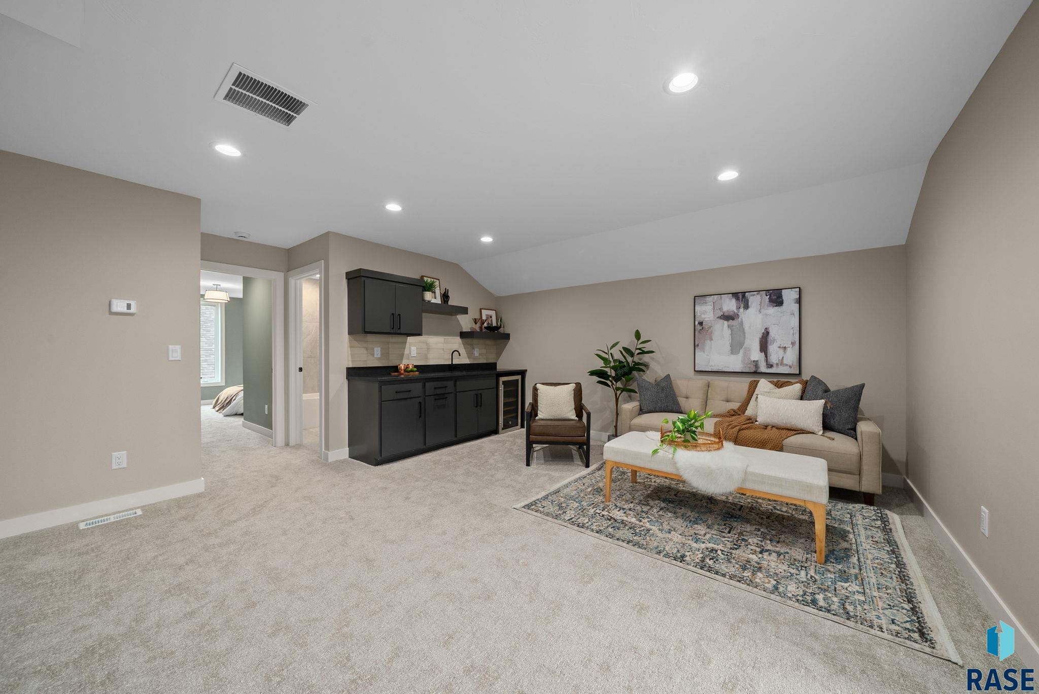 Sioux Falls, South Dakota, 57110, United States, 3 Bedrooms Bedrooms, ,3 BathroomsBathrooms,Residential,For Sale,2005643