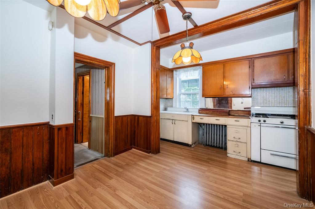 Bronx, New York, 10464, United States, 4 Bedrooms Bedrooms, ,Residential,For Sale,1937282