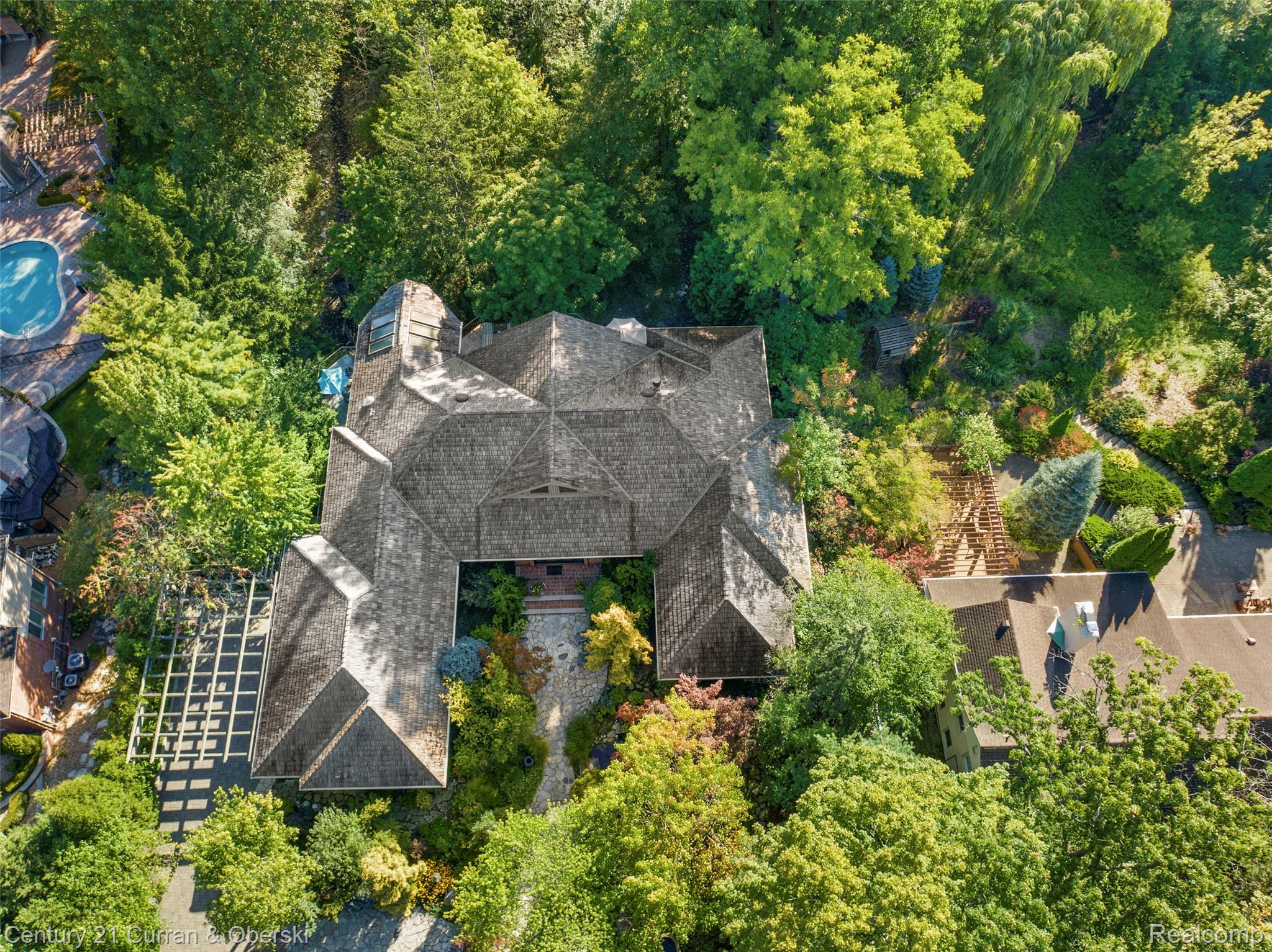 Dearborn, Michigan, 48124, United States, 4 Bedrooms Bedrooms, ,4 BathroomsBathrooms,Residential,For Sale,1983815