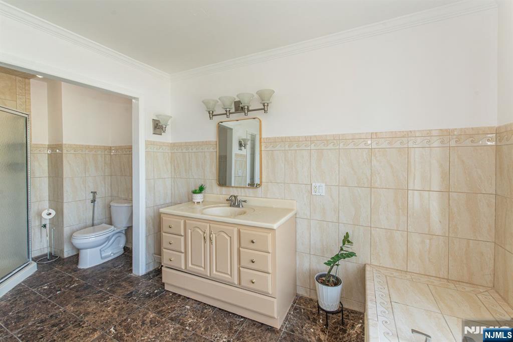 Pompton Lakes, New Jersey, 07442, United States, 3 Bedrooms Bedrooms, ,3 BathroomsBathrooms,Residential,For Sale,1875225