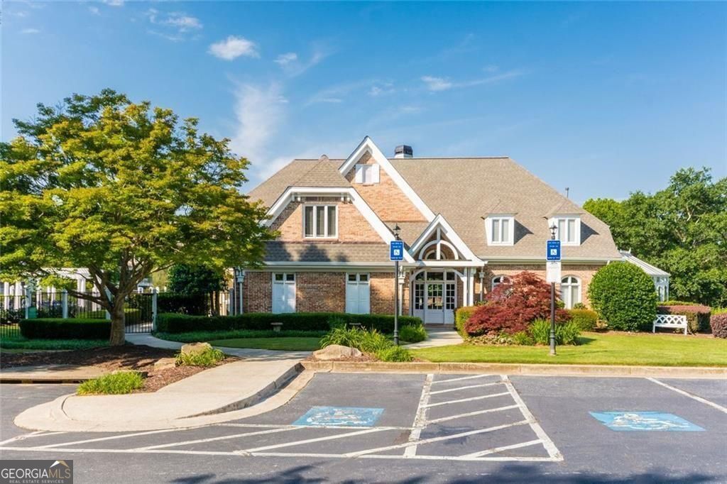 Roswell, Georgia, 30075, United States, 5 Bedrooms Bedrooms, ,4 BathroomsBathrooms,Residential,For Sale,2044480