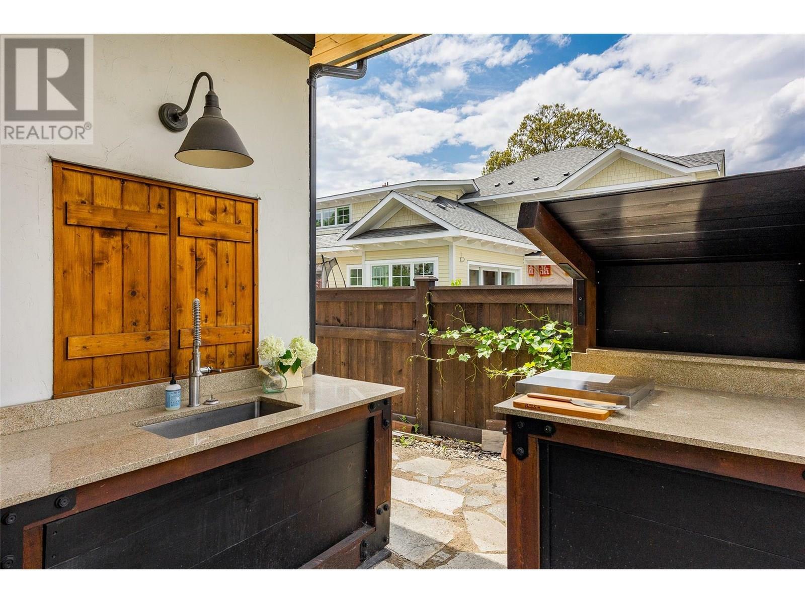 KELOWNA, British Columbia, V1Y 5N3, CA, 6 Bedrooms Bedrooms, ,4 BathroomsBathrooms,Residential,For Sale,1883056