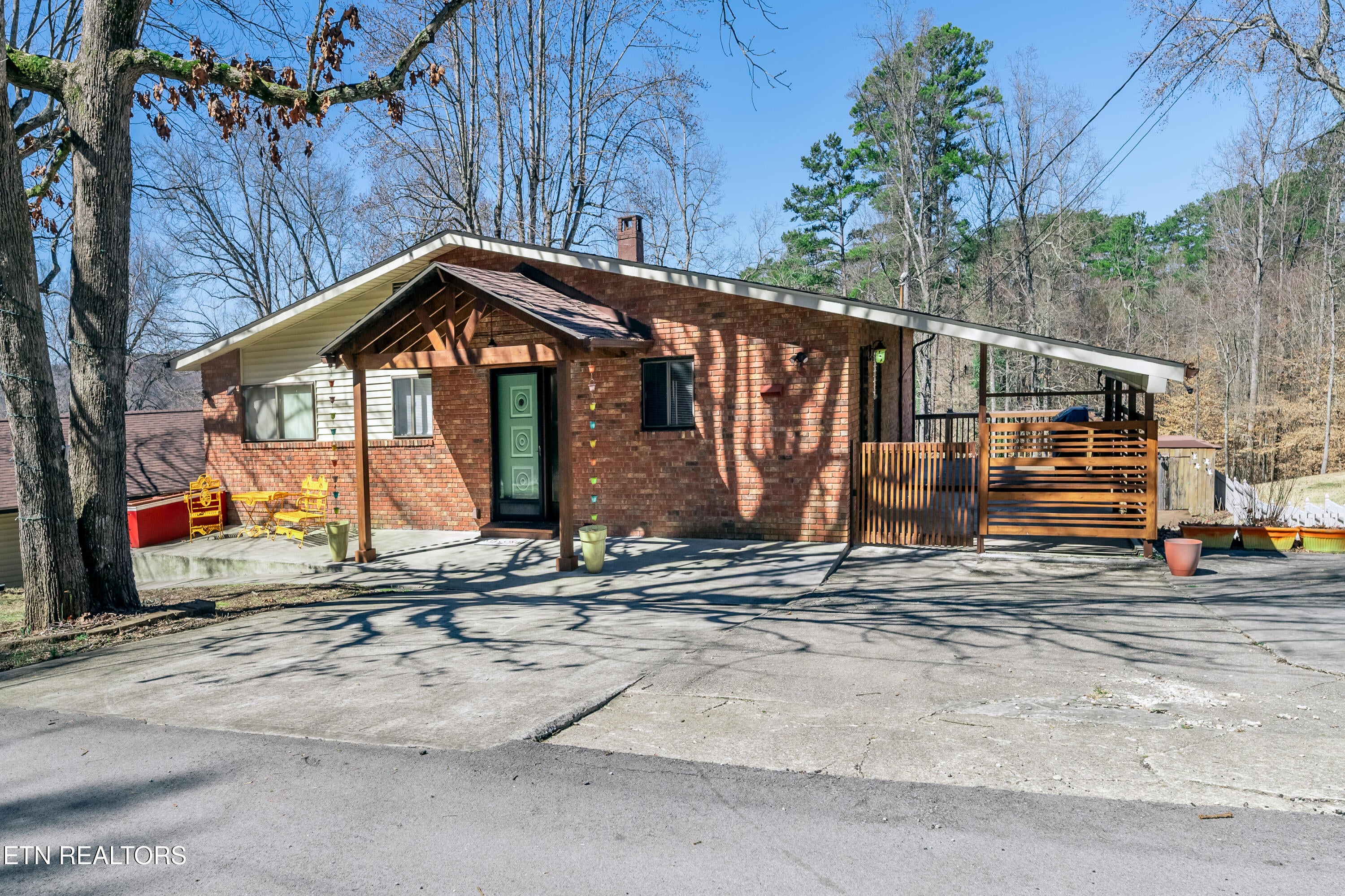 Kingston, Tennessee, 37763, United States, 4 Bedrooms Bedrooms, ,2 BathroomsBathrooms,Residential,For Sale,1850239