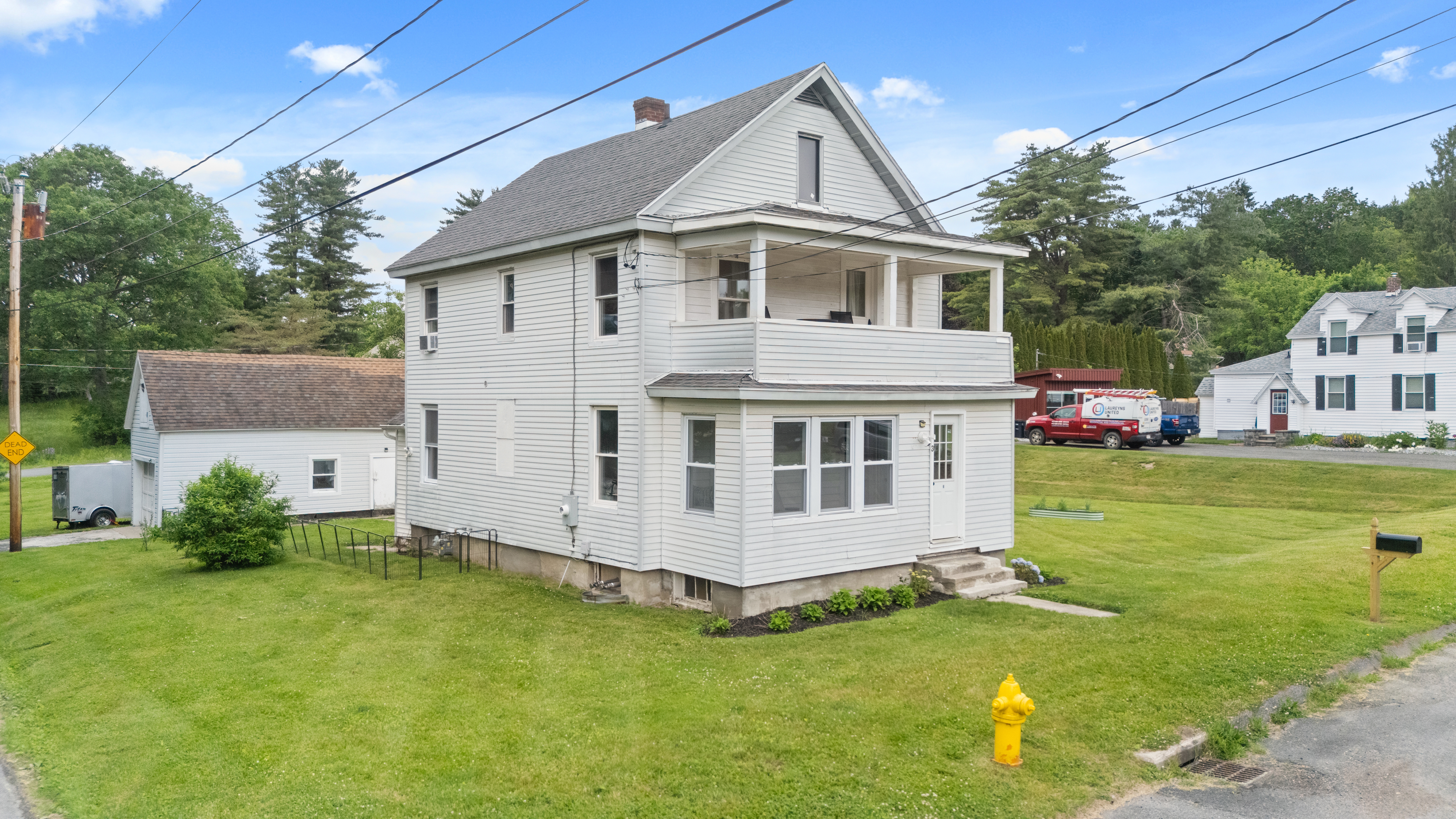  Classic New England Farmhouse with Exceptional Yard - 物件實景
