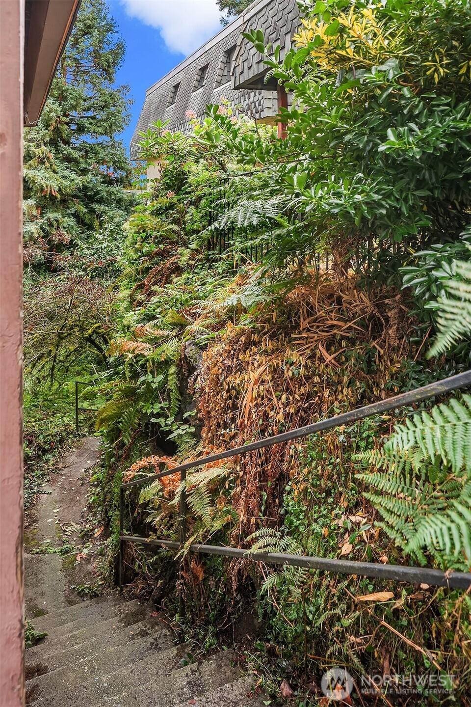 SEATTLE, Washington, 98105, United States, 2 Bedrooms Bedrooms, ,1 BathroomBathrooms,Residential,For Sale,1957633