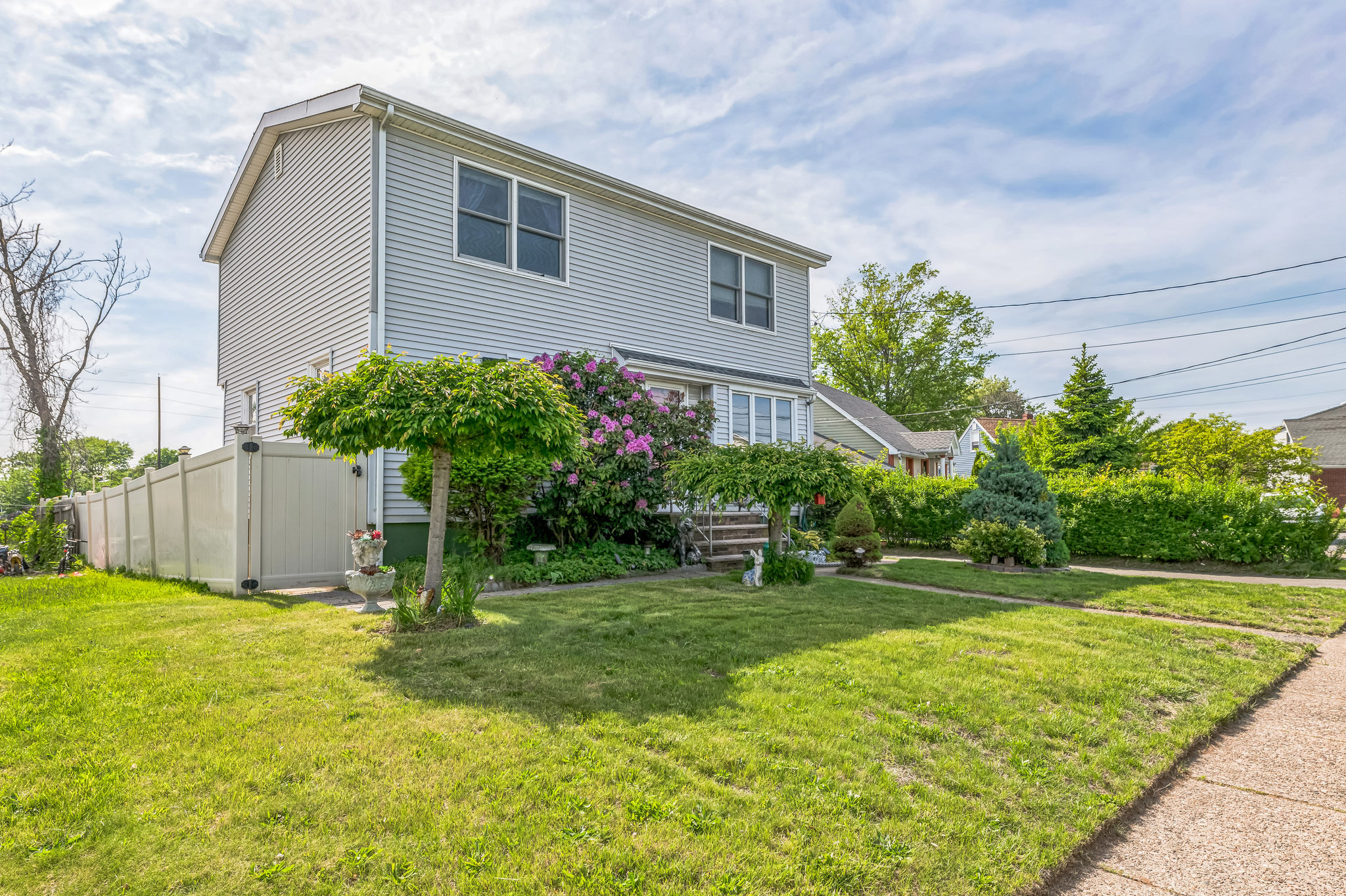 Elmwood Park, New Jersey, 07407, United States, 4 Bedrooms Bedrooms, ,3 BathroomsBathrooms,Residential,For Sale,1921760