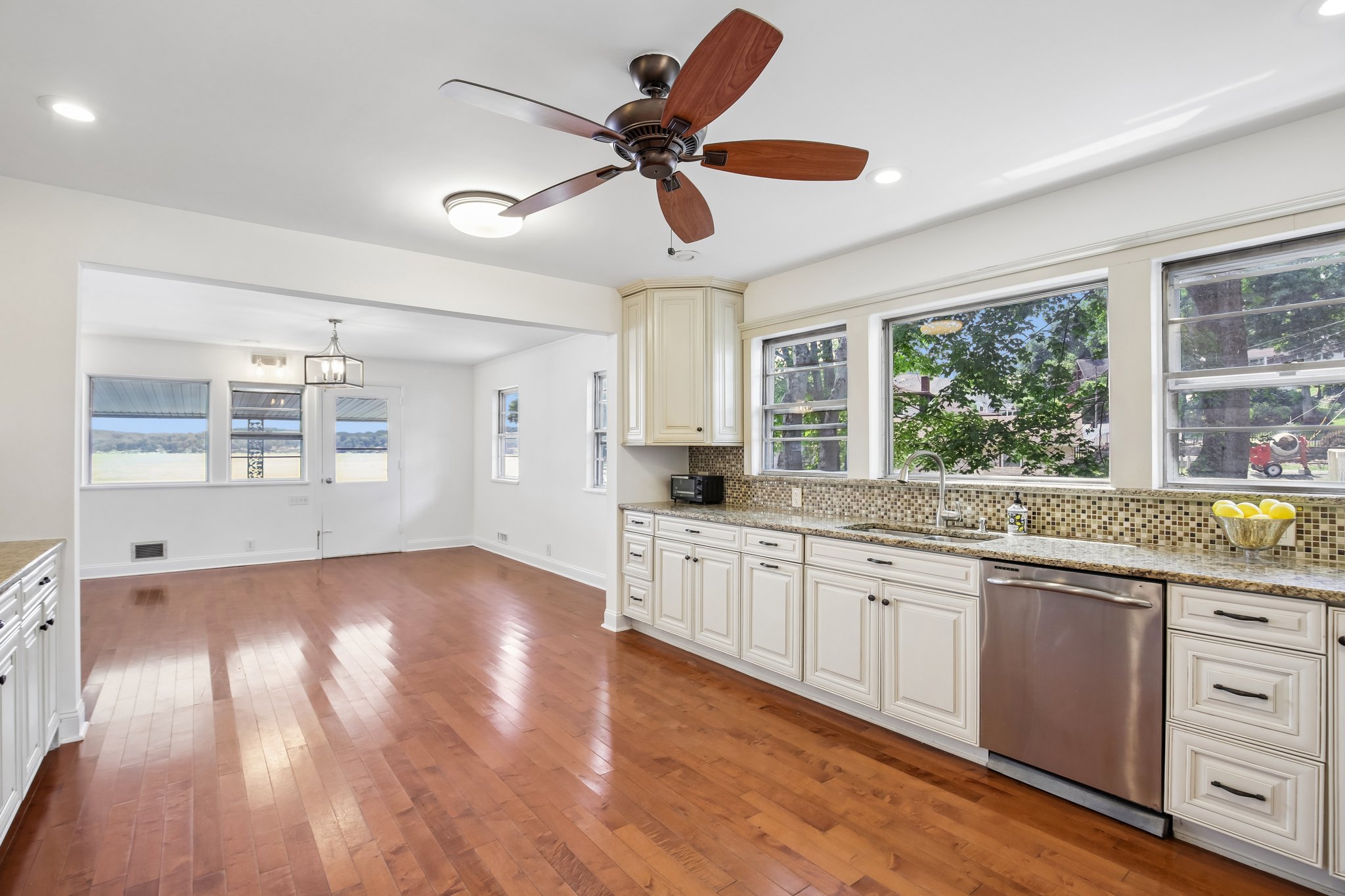  19 & 21 Lakeland Drive, Hopatcong, NJ 07843 - 物件實景