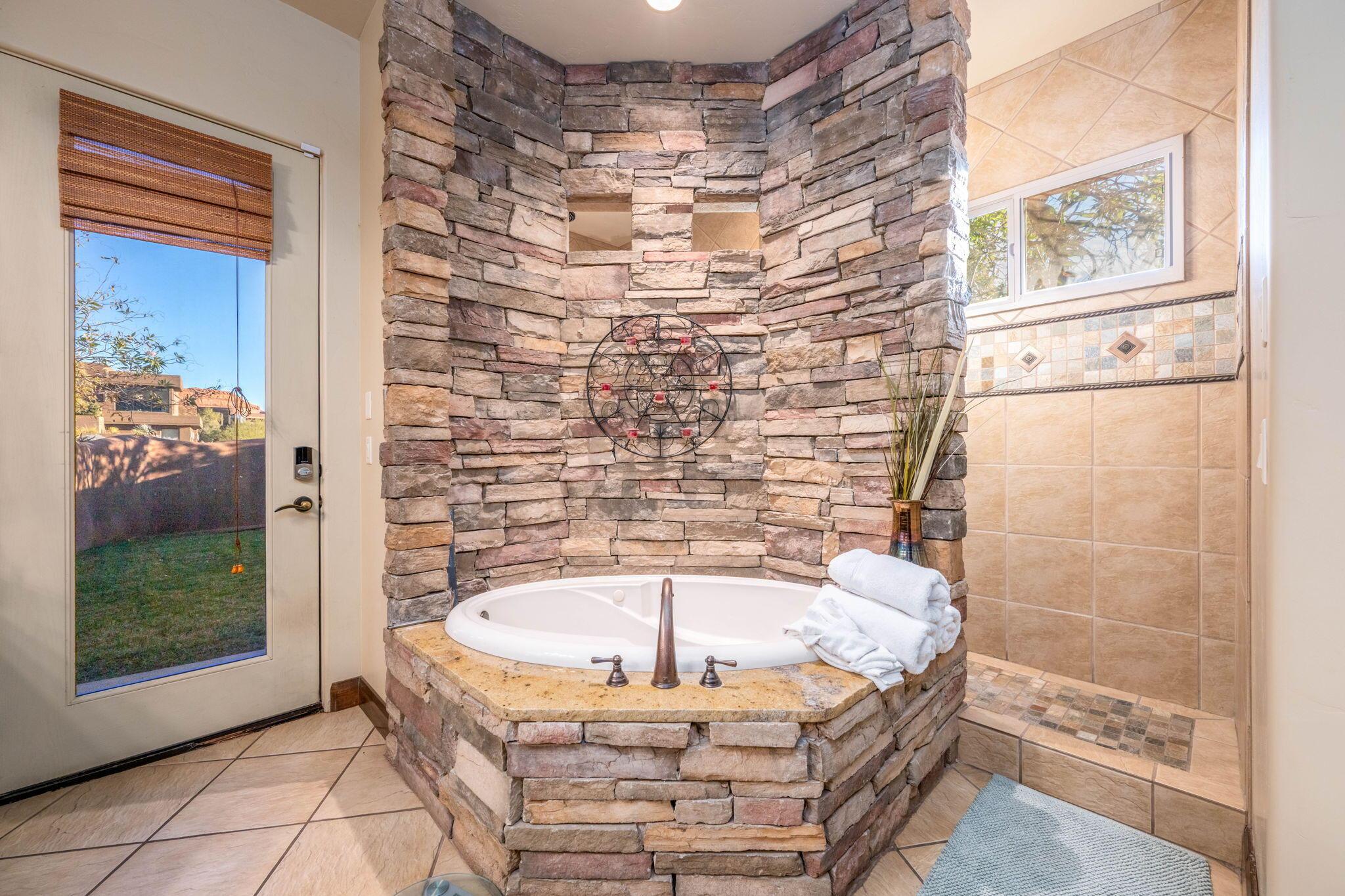St George, Utah, 84770, United States, 4 Bedrooms Bedrooms, ,5 BathroomsBathrooms,Residential,For Sale,1976696