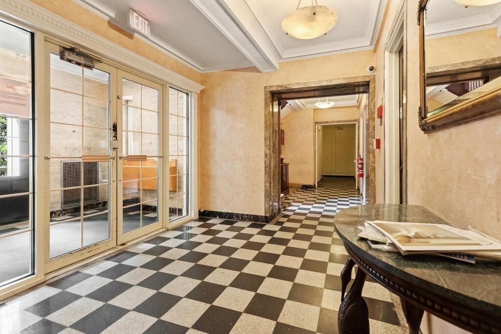 Cambridge, Massachusetts, 02140, United States, 2 Bedrooms Bedrooms, ,1 BathroomBathrooms,Residential,For Sale,1942143