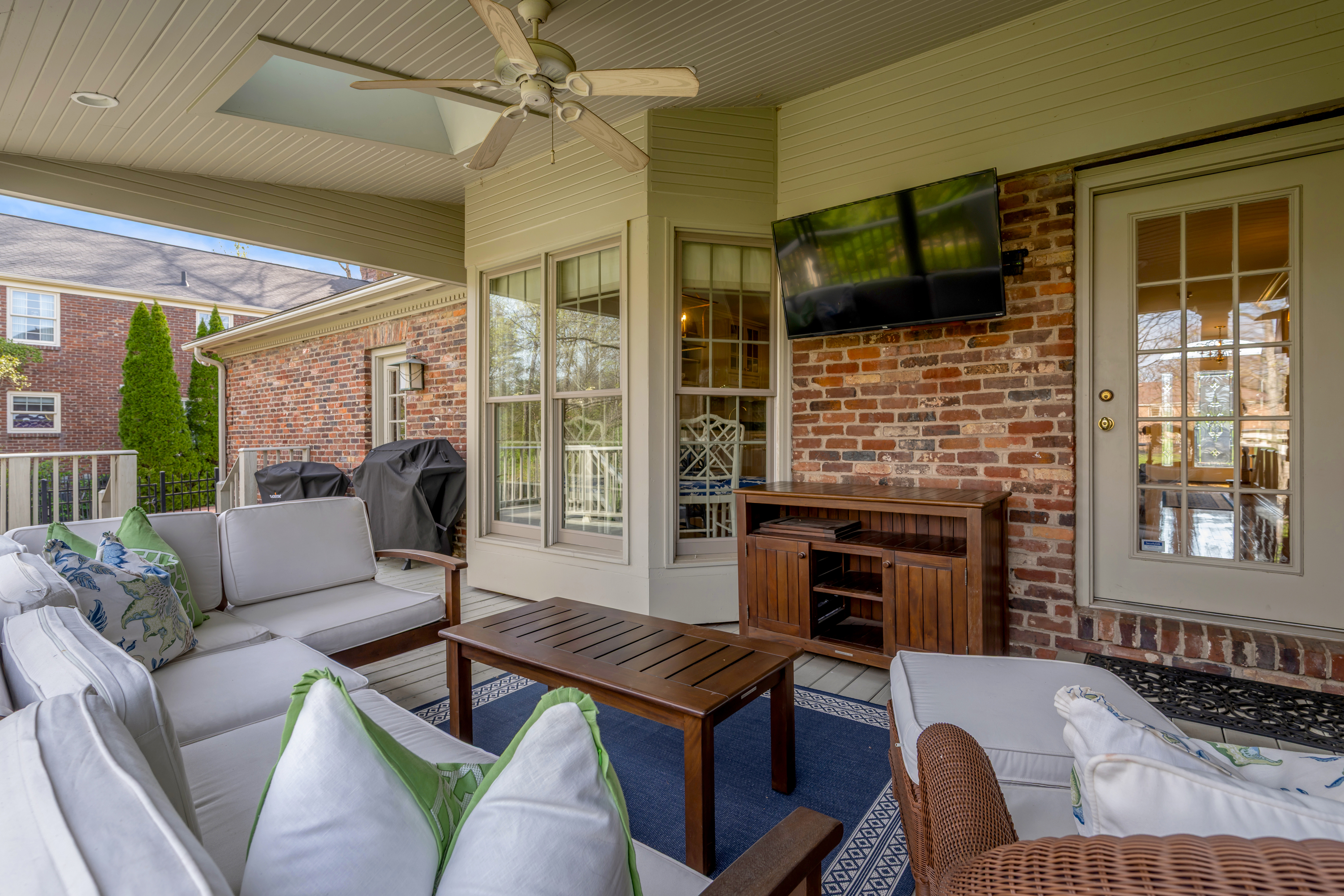  2071 Manor Drive - 物件實景