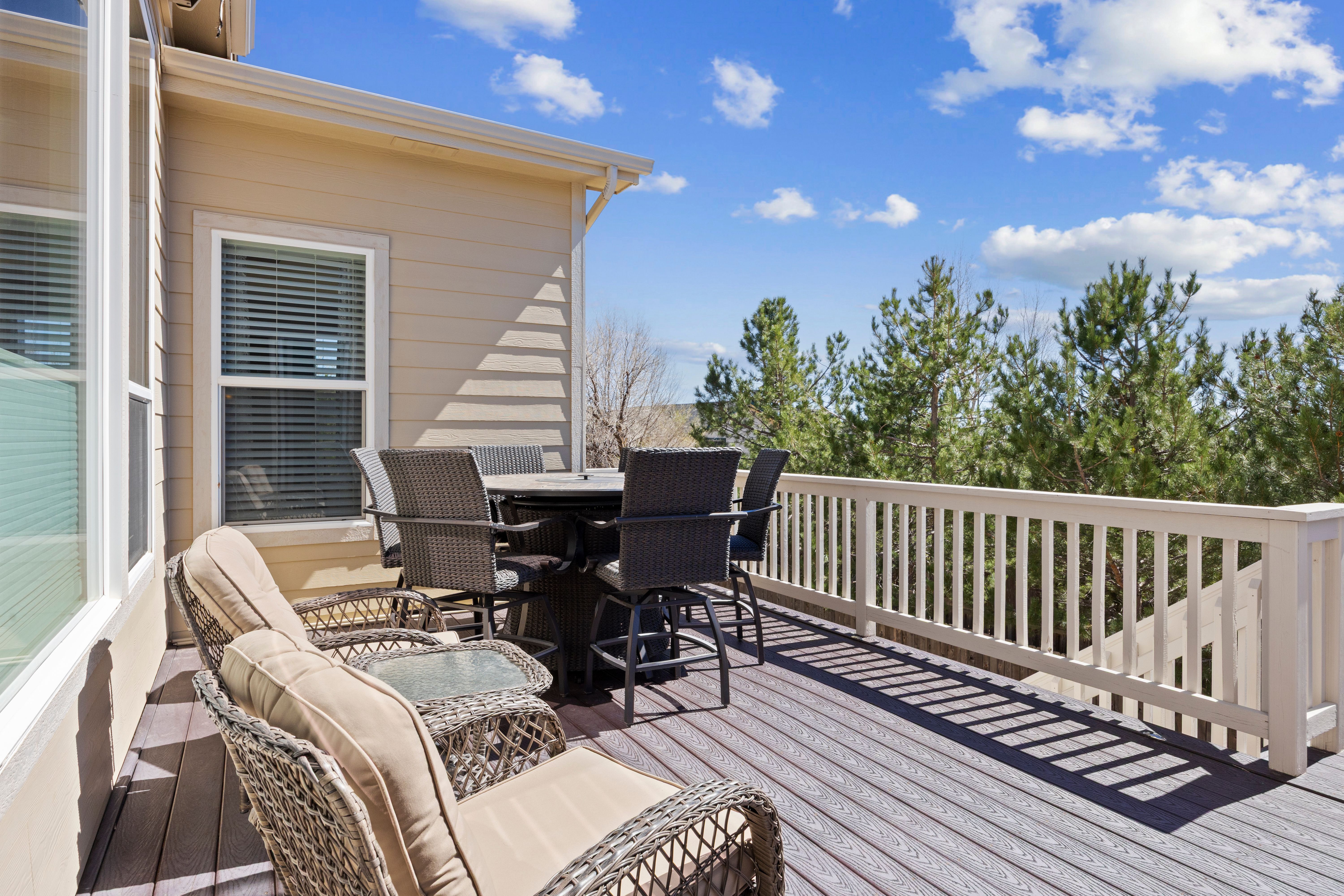  Open, Spacious, Upgraded, Walkout Rancher is Meticulous and with Views - 物件實景