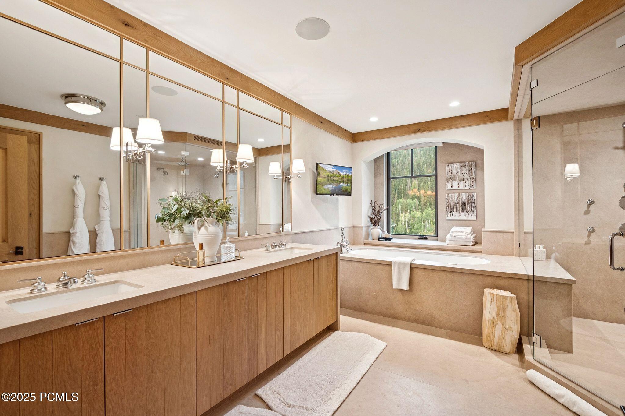 Park City, Utah, 84060, United States, 4 Bedrooms Bedrooms, ,5 BathroomsBathrooms,Residential,For Sale,1934666