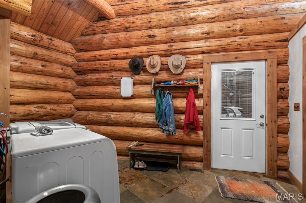 Farmington, Missouri, 63640, United States, 3 Bedrooms Bedrooms, ,4 BathroomsBathrooms,Residential,For Sale,1991980