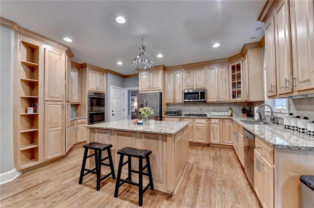 Canton, Georgia, 30115, United States, 6 Bedrooms Bedrooms, ,5 BathroomsBathrooms,Residential,For Sale,2043227