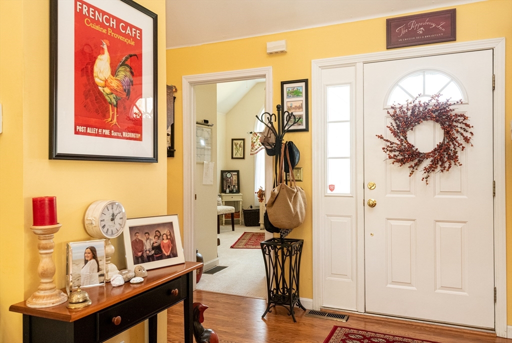 Seabrook, New Hampshire, 03874, United States, 3 Bedrooms Bedrooms, ,2 BathroomsBathrooms,Residential,For Sale,1989361