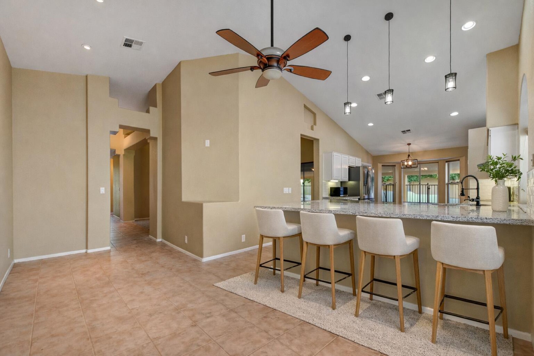  Camelot Village - 物件實景