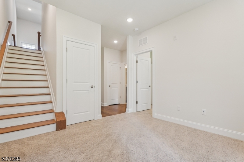Warren Twp., New Jersey, 07059, United States, 4 Bedrooms Bedrooms, ,4 BathroomsBathrooms,Residential,For Sale,1940451