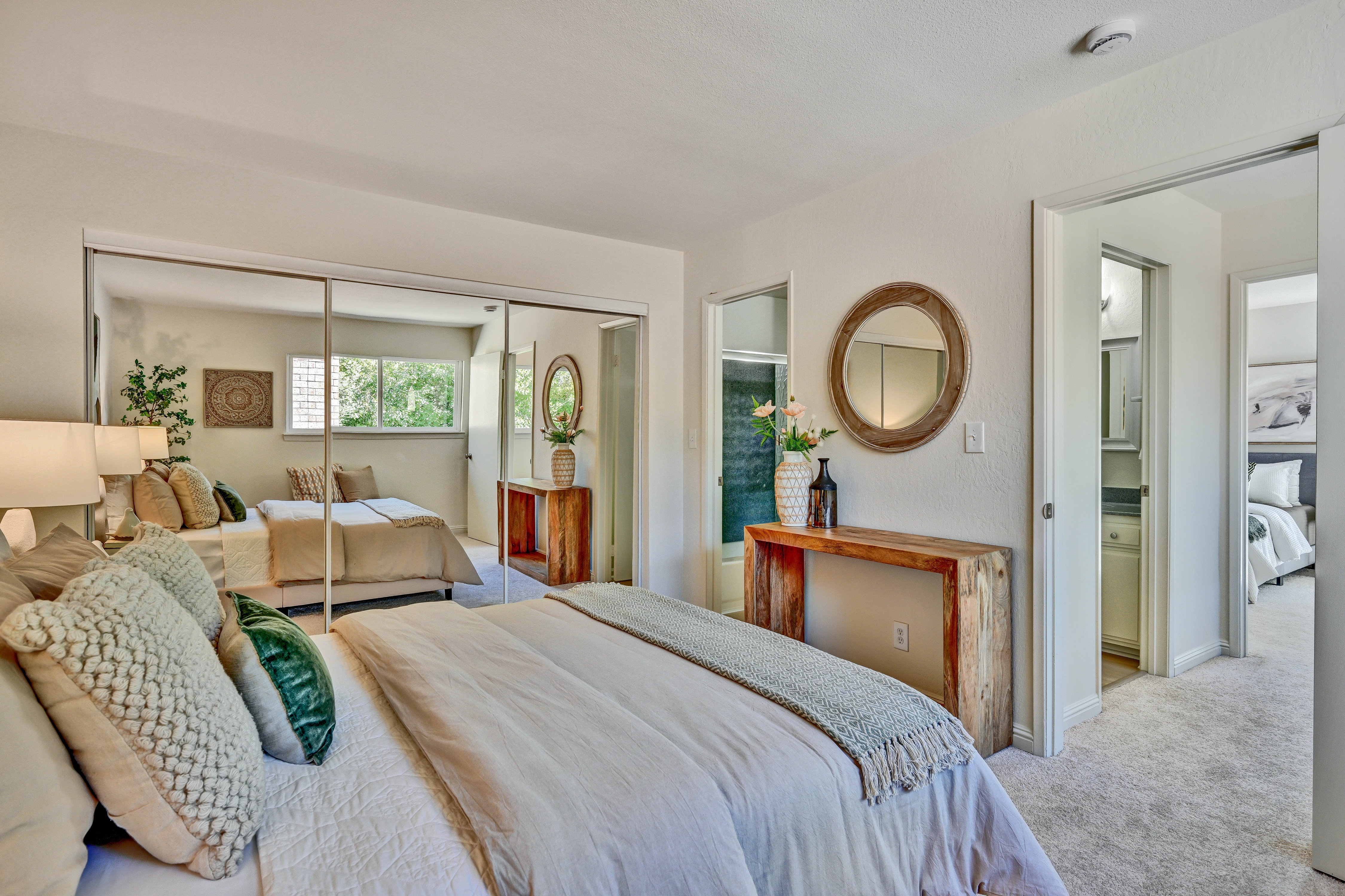  Charming Rolling Green Townhome with Distinctive Character - 物件實景