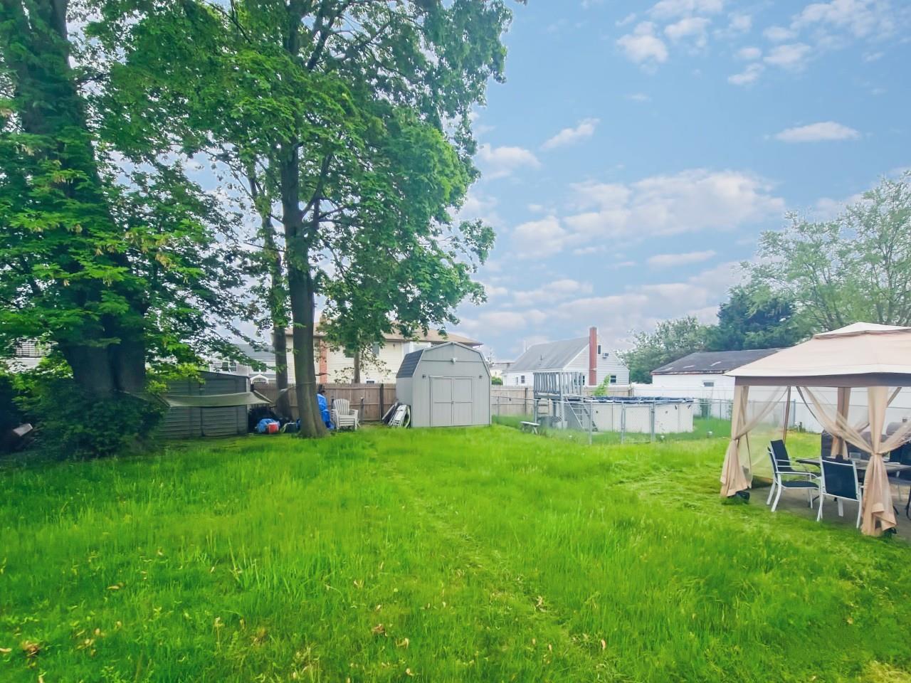Lindenhurst, New York, 11757, United States, 3 Bedrooms Bedrooms, ,2 BathroomsBathrooms,Residential,For Sale,1921759