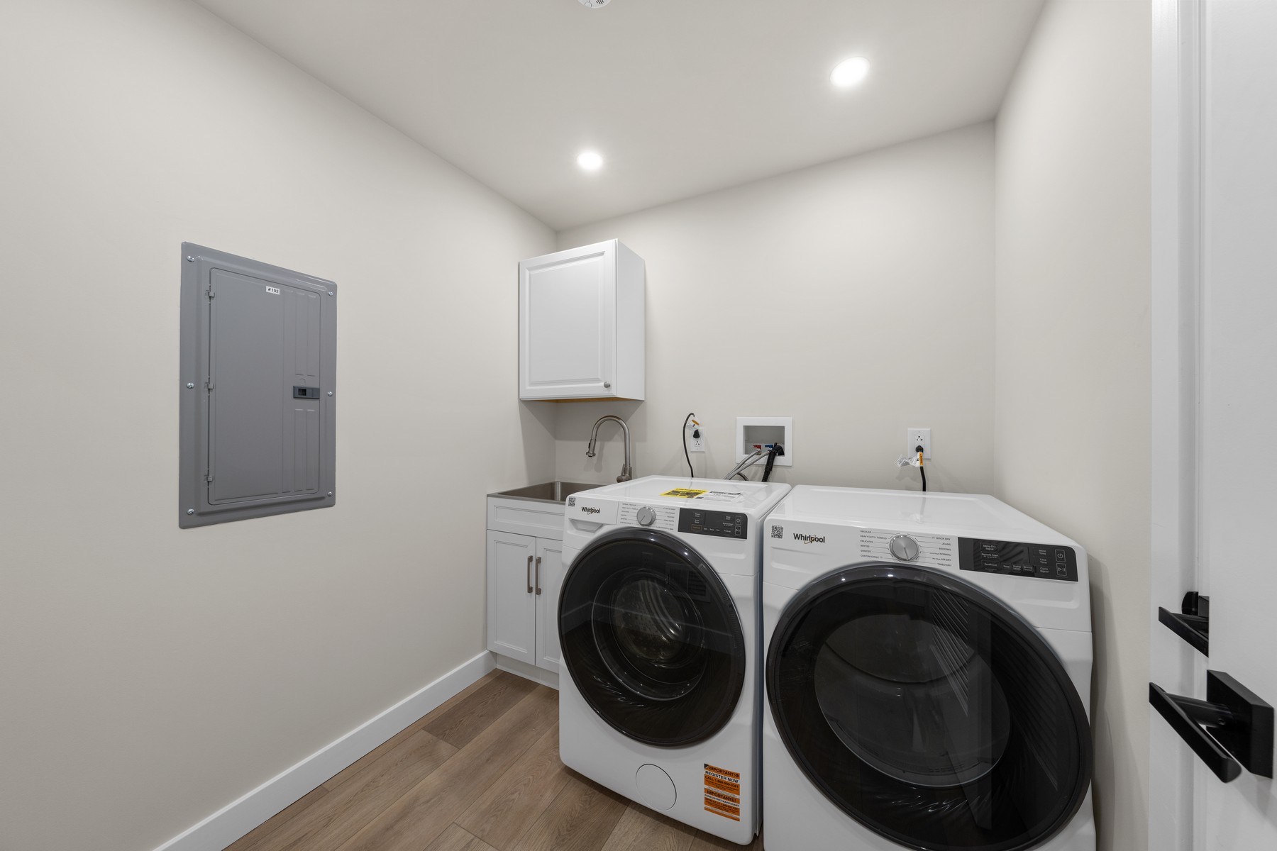  323 E Oak Avenue #202 - 物件實景