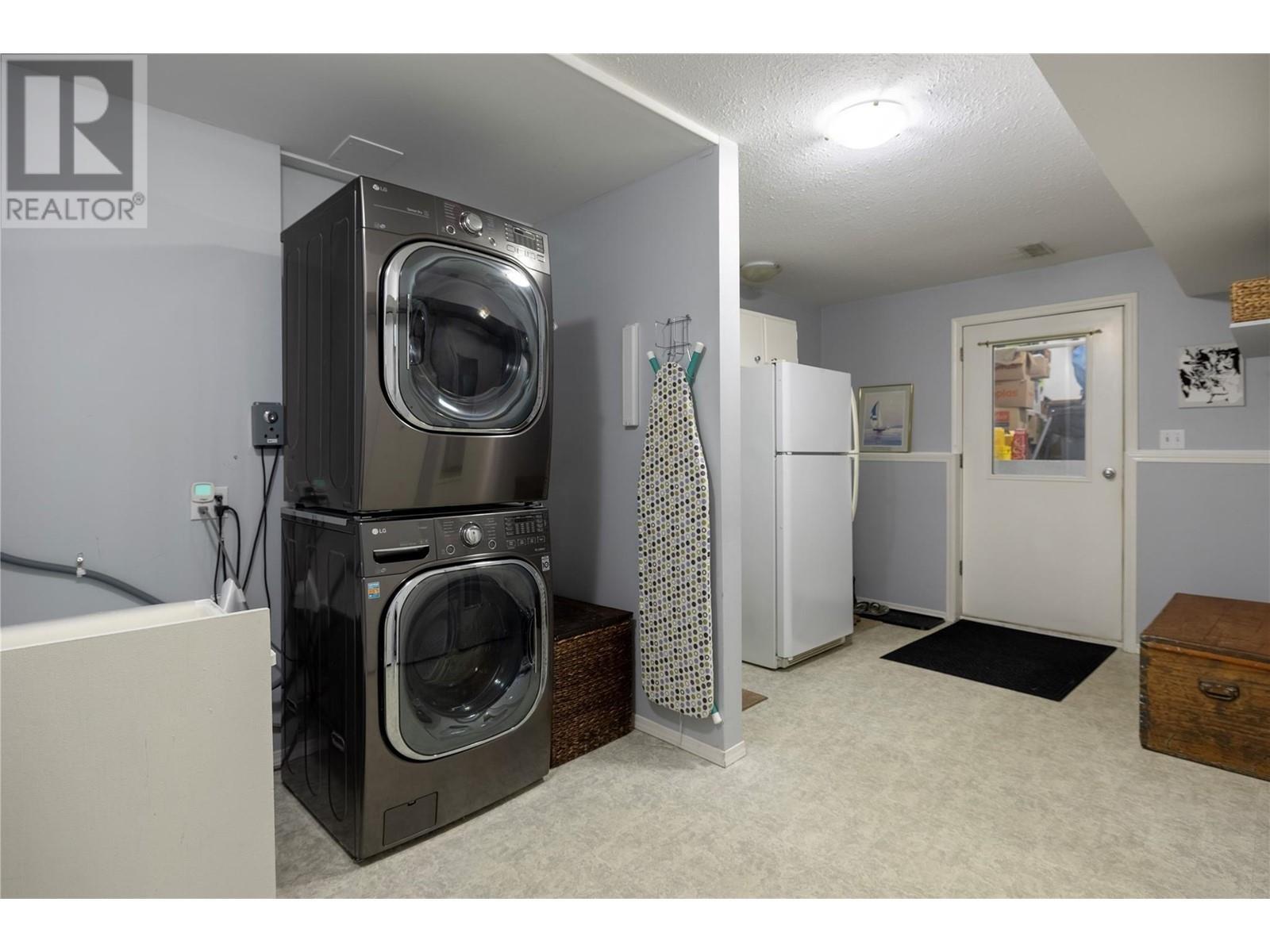 SPALLUMCHEEN, British Columbia, V4Y 0S8, CA, 5 Bedrooms Bedrooms, ,2 BathroomsBathrooms,Residential,For Sale,1950720