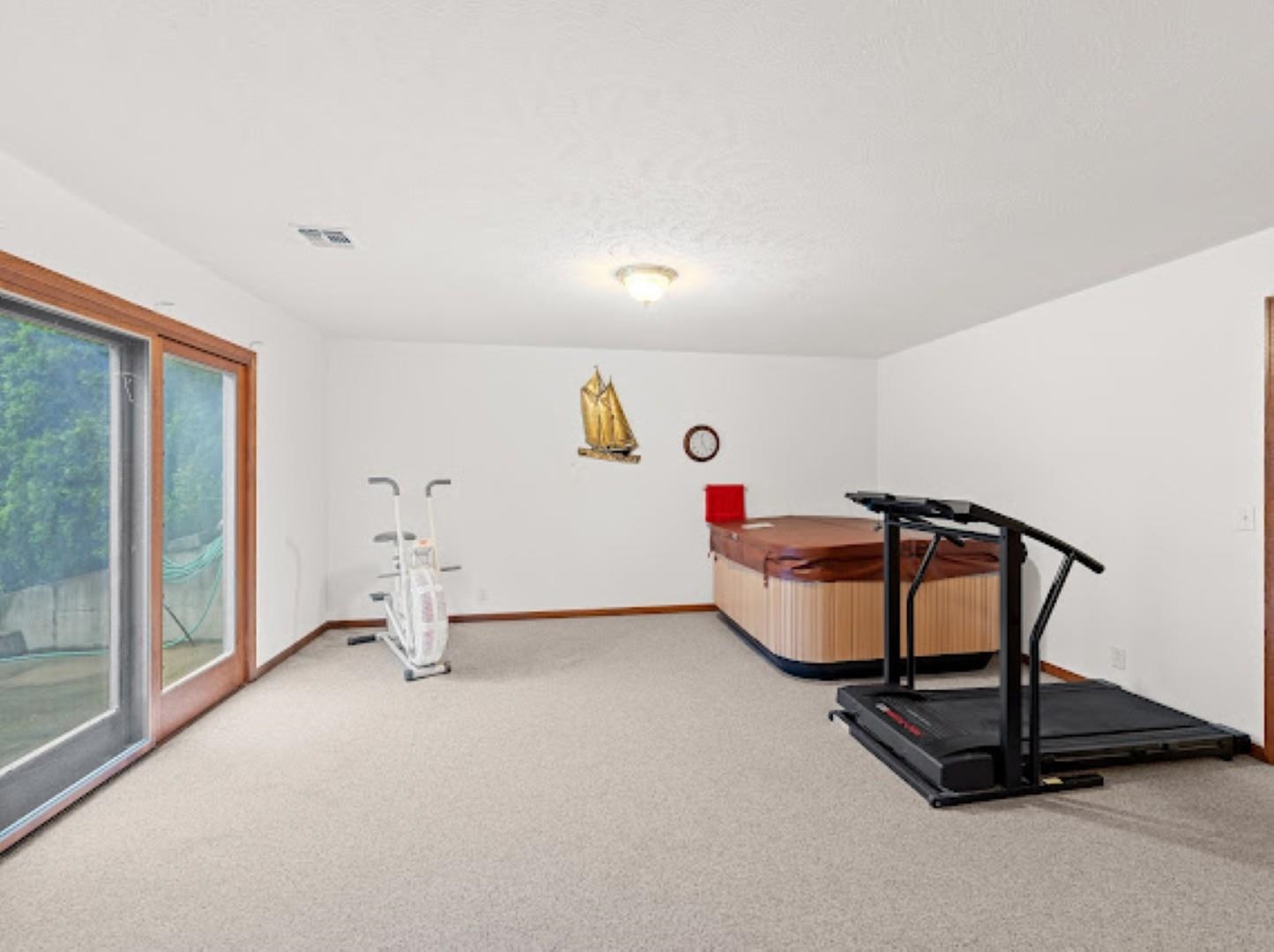 Salina, Kansas, 67401, United States, 4 Bedrooms Bedrooms, ,4 BathroomsBathrooms,Residential,For Sale,1932172