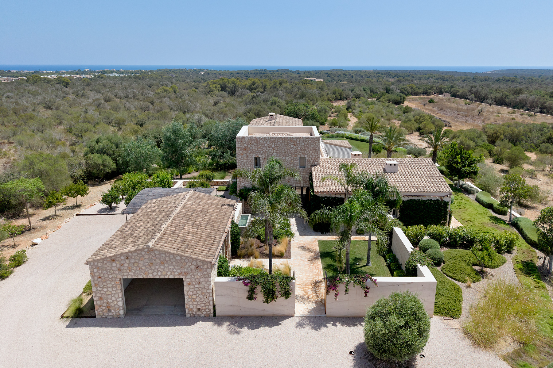  Mallorcan estate with pool and sea views in Portocolom, Mallorca - 物件實景