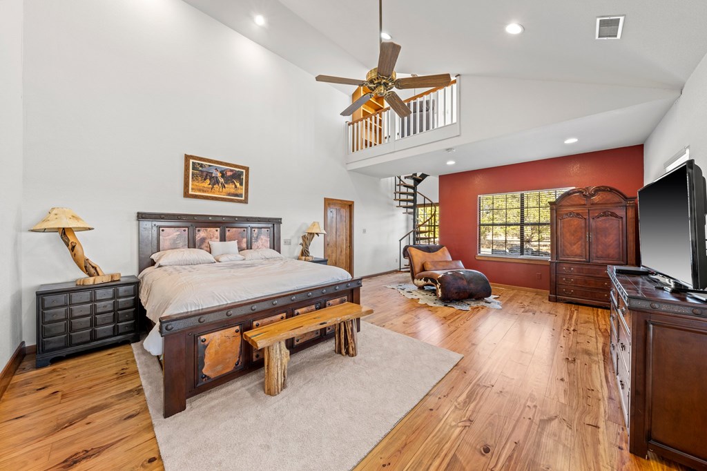 Kerrville, Texas, 78028, United States, 3 Bedrooms Bedrooms, ,5 BathroomsBathrooms,Residential,For Sale,1930958