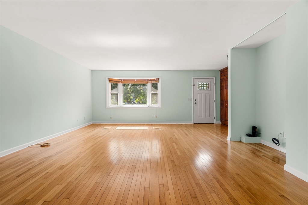 Salem, Massachusetts, 01970, United States, 3 Bedrooms Bedrooms, ,3 BathroomsBathrooms,Residential,For Sale,1913540