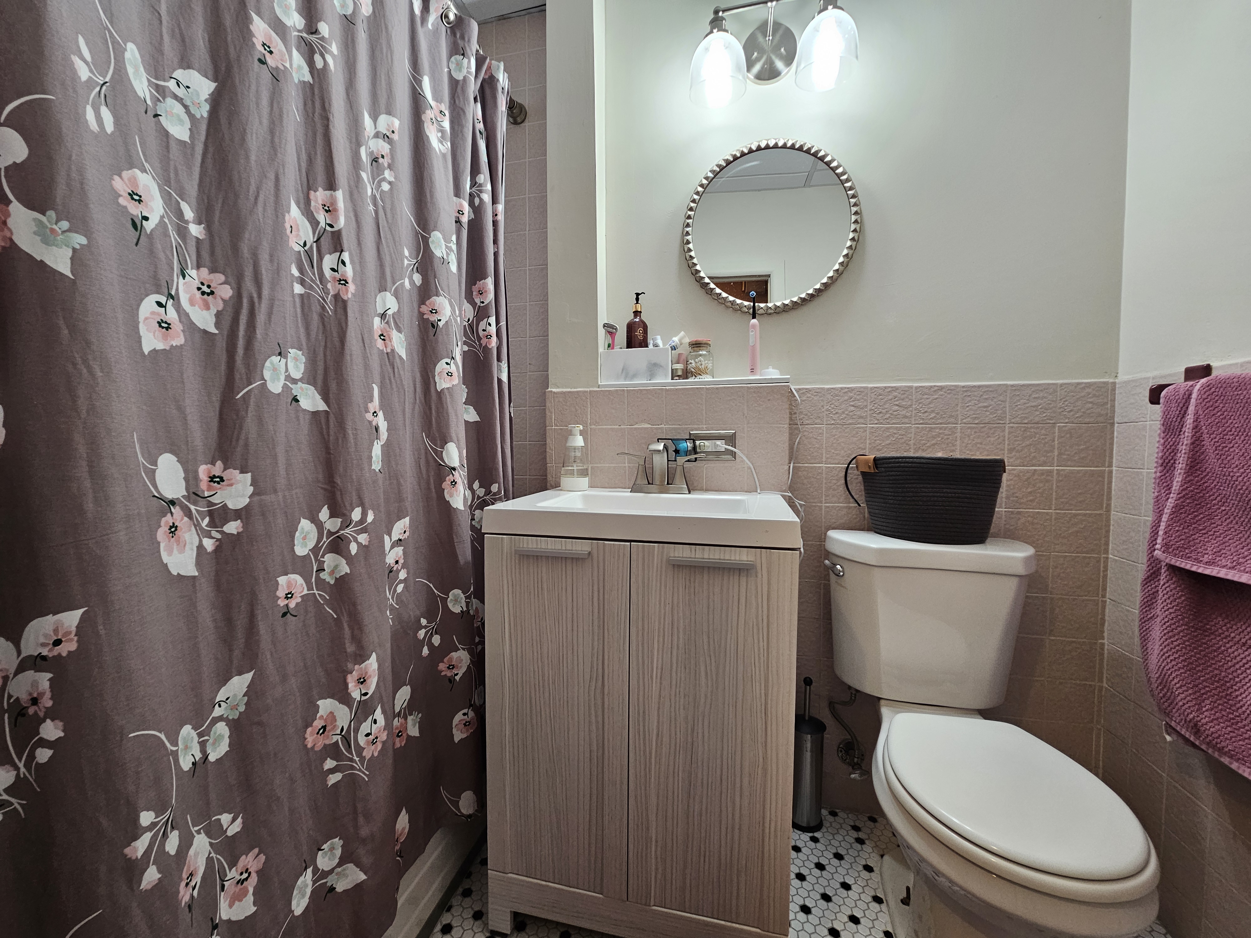 Glendale, New York, 11385, United States, 5 Bedrooms Bedrooms, ,2 BathroomsBathrooms,Residential,For Sale,1987833