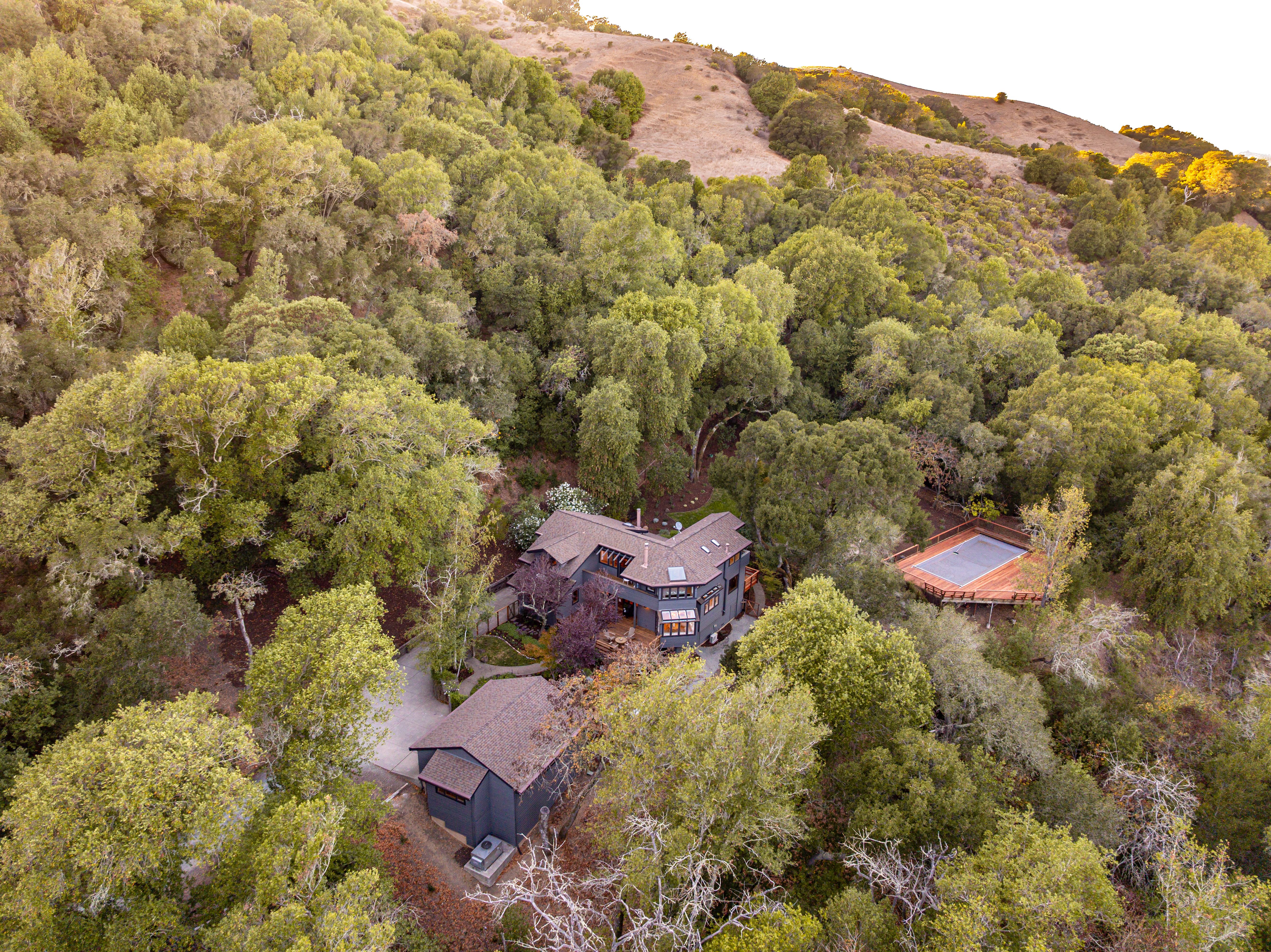  Private Retreat with Acreage - 物件實景
