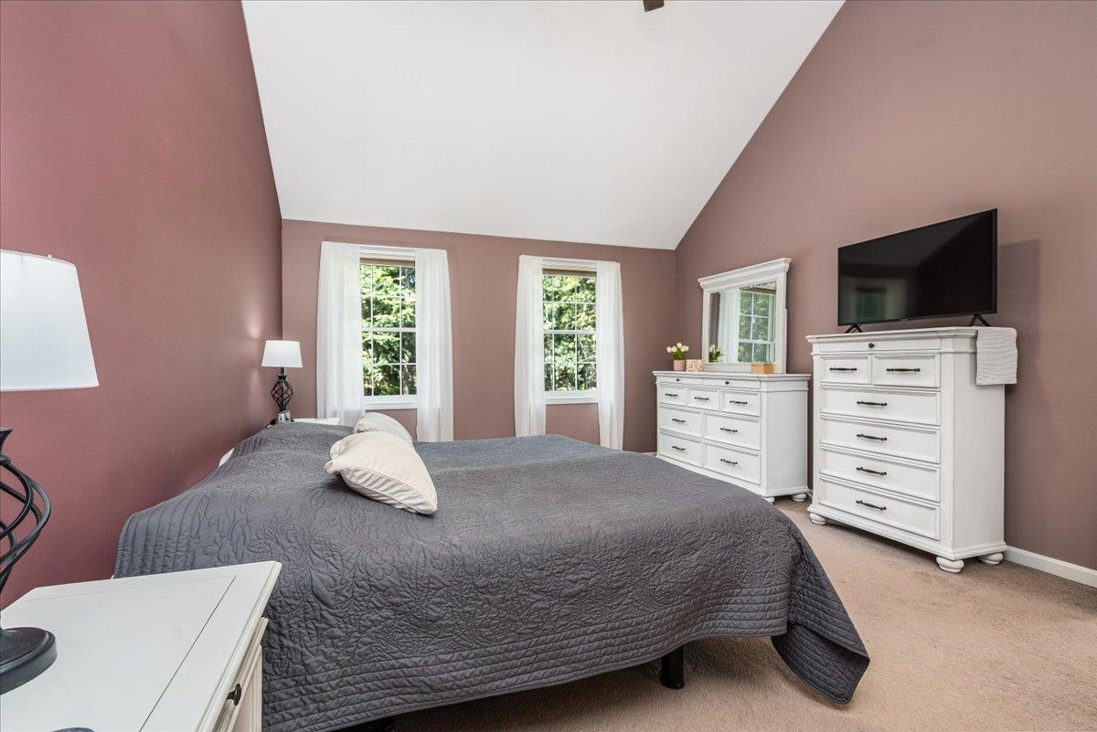 Bedford, New Hampshire, 03110, United States, 4 Bedrooms Bedrooms, ,3 BathroomsBathrooms,Residential,For Sale,1940392