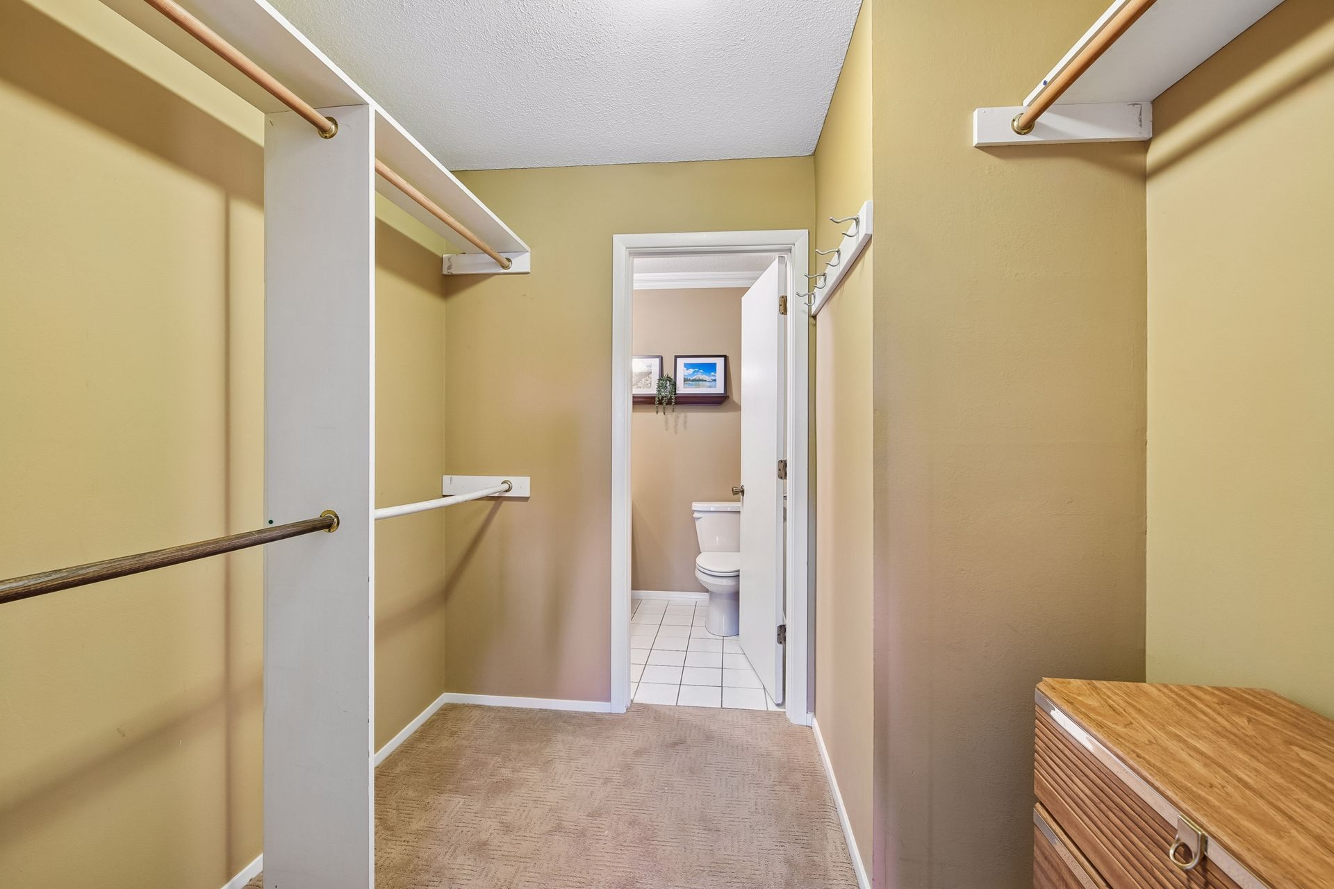  Second-Floor Wayzata Villas Condo with Beautiful Pond Views - 物件實景