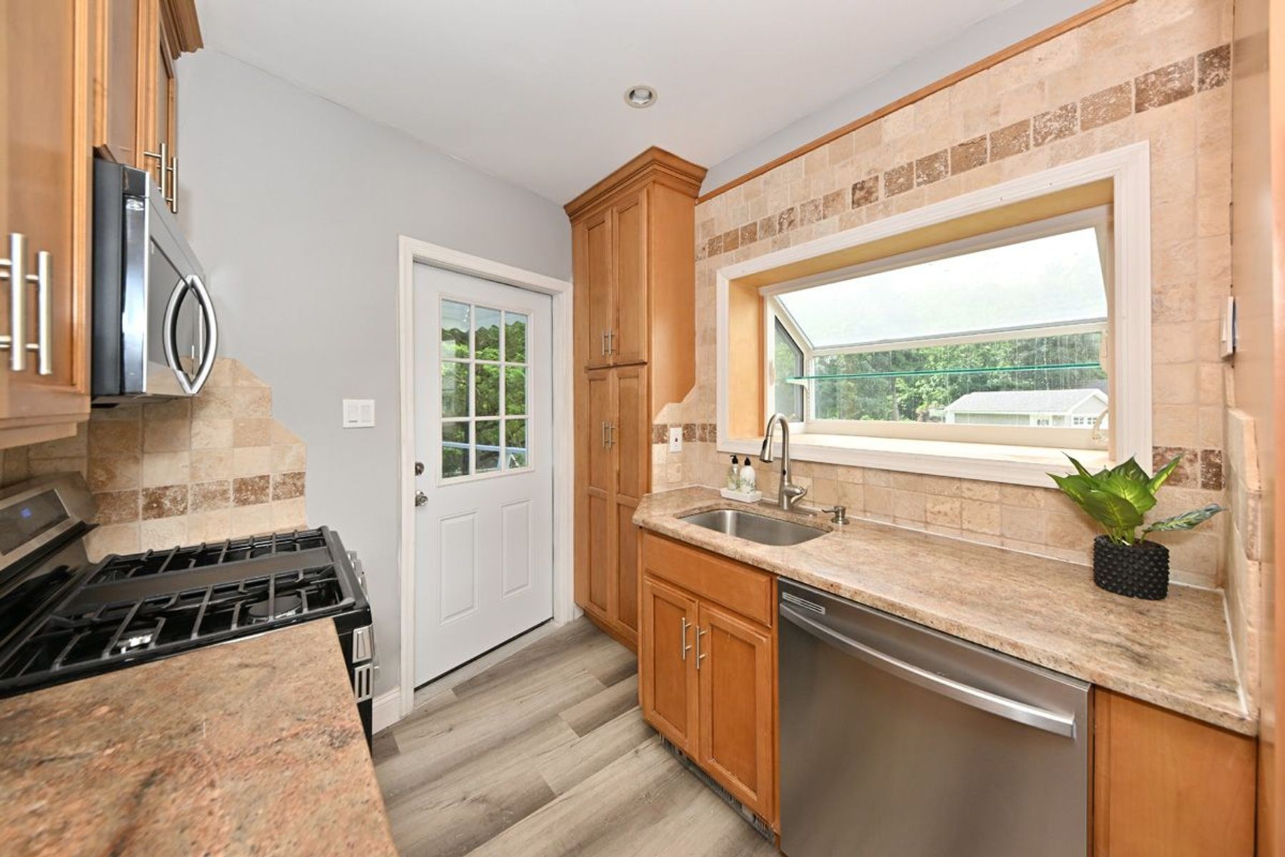  211 Lakeview Drive, Ridgewood, NJ 07450 - 物件實景