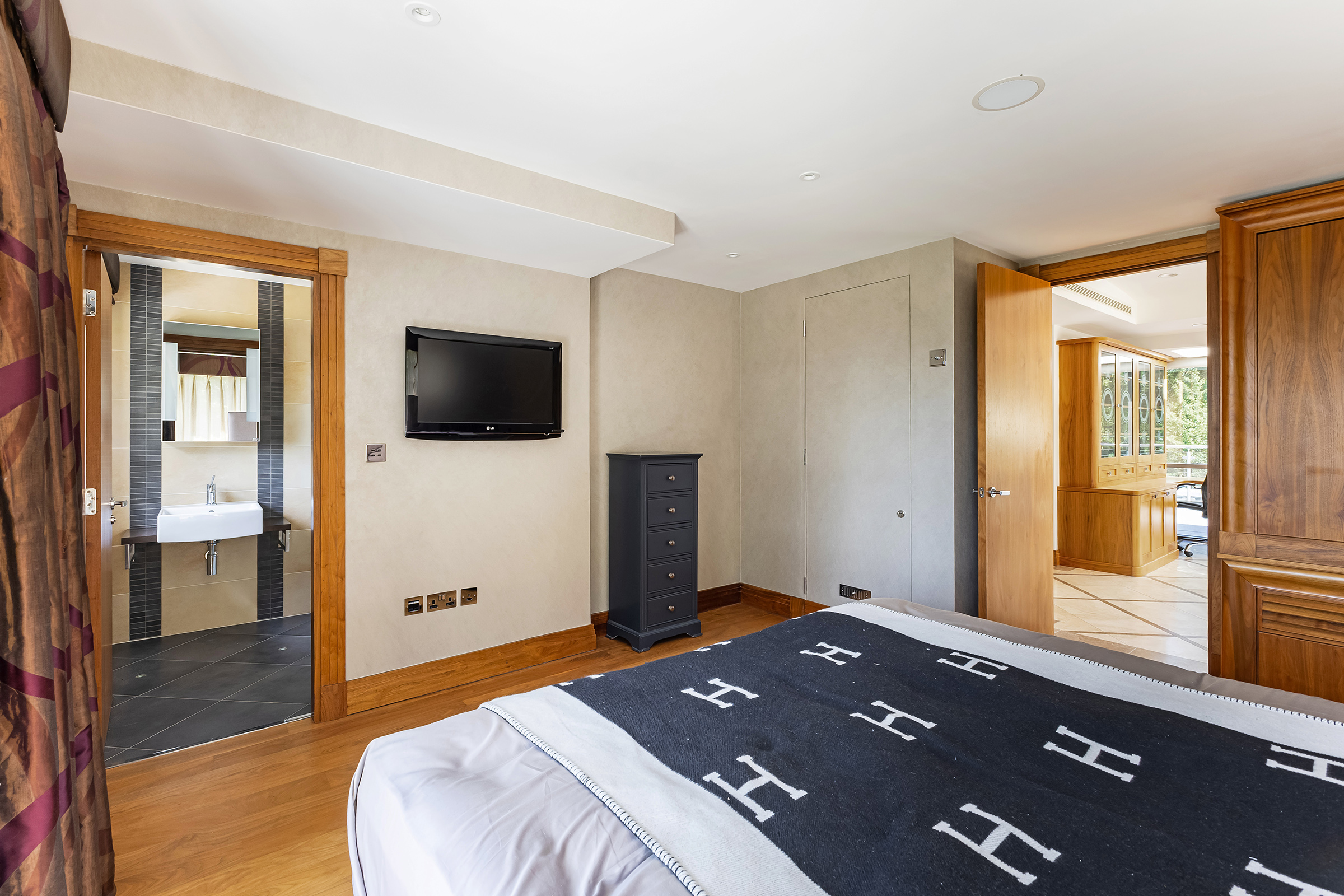  Penthouse residence with extensive terraces in a landmark gated estate - 物件實景