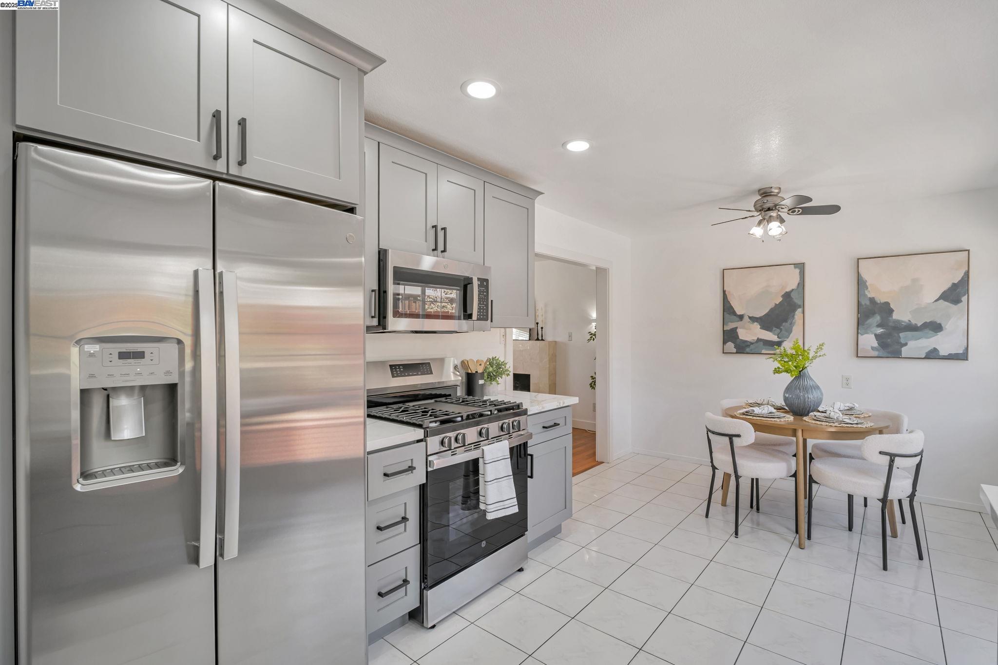 Castro Valley, California, 94546, United States, 3 Bedrooms Bedrooms, ,2 BathroomsBathrooms,Residential,For Sale,1901037