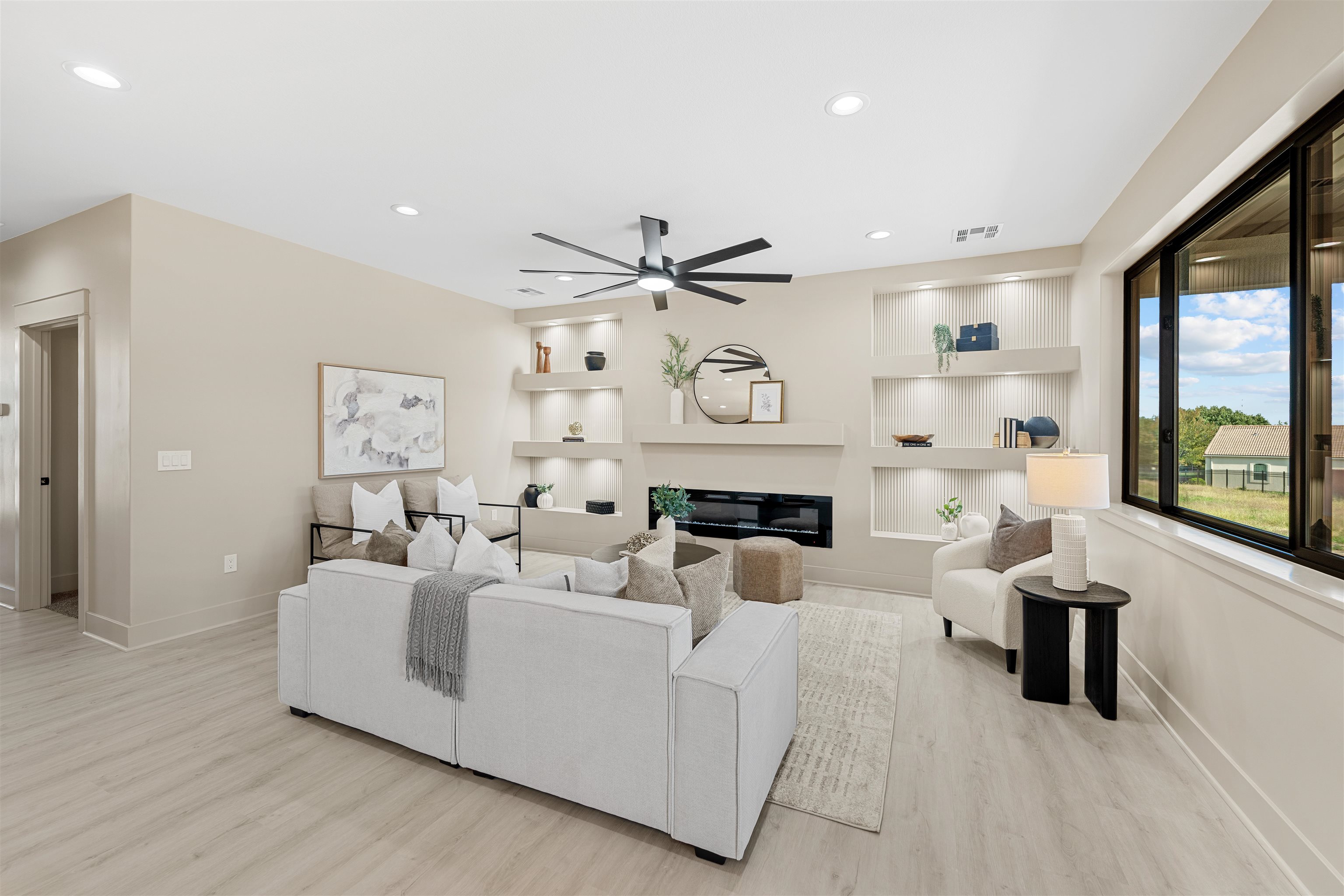 Salina, Kansas, 67401, United States, 3 Bedrooms Bedrooms, ,3 BathroomsBathrooms,Residential,For Sale,1956761