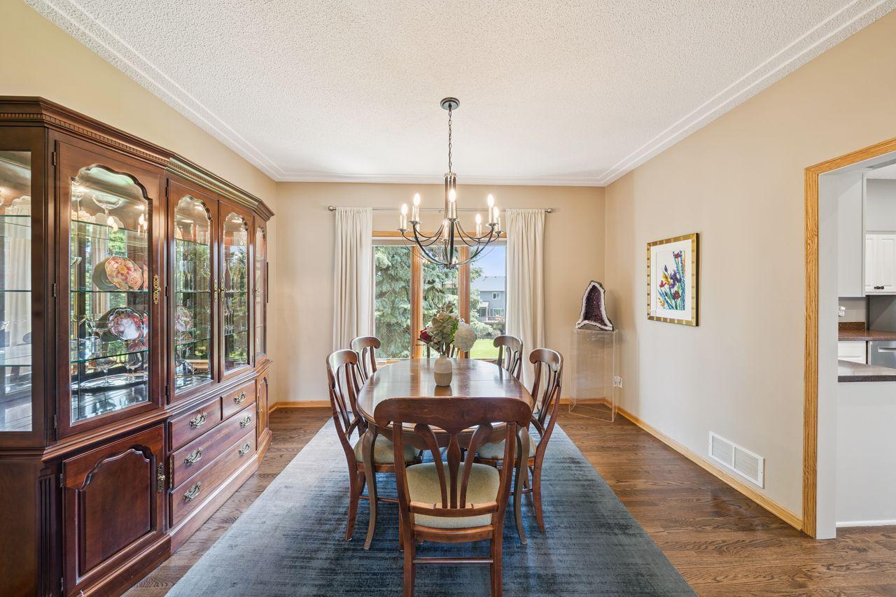 Woodbury, Minnesota, 55125, United States, 5 Bedrooms Bedrooms, ,3 BathroomsBathrooms,Residential,For Sale,1959198