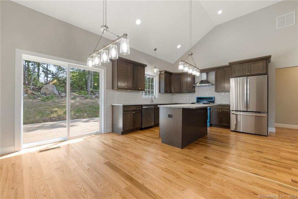 East Hampton, Connecticut, 06424, United States, 3 Bedrooms Bedrooms, ,2 BathroomsBathrooms,Residential,For Sale,1998442