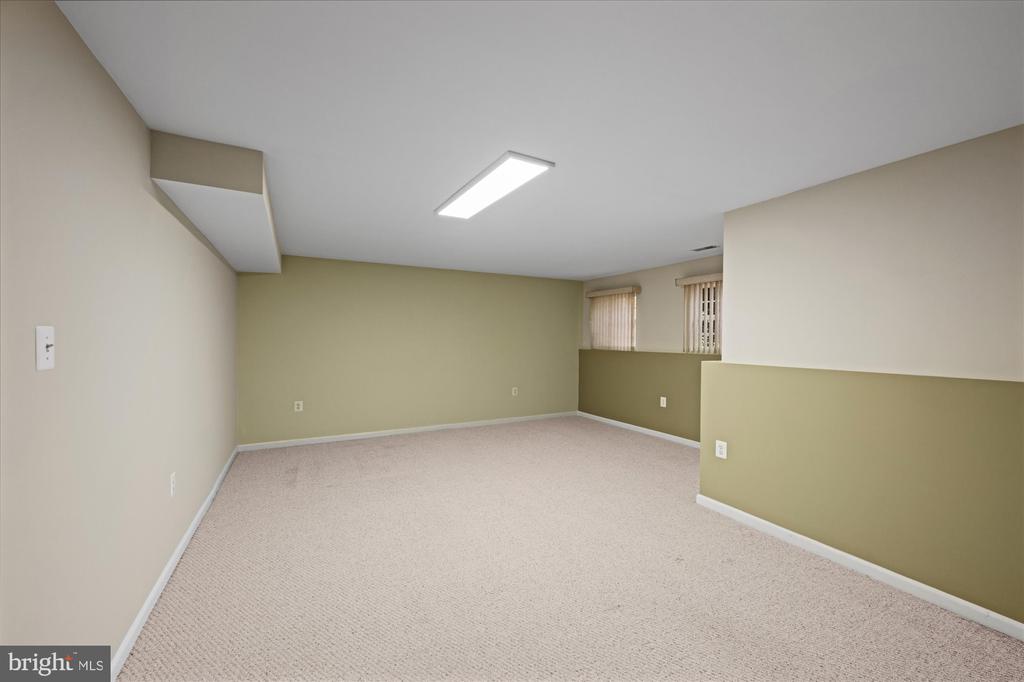 Leesburg, Virginia, 20175, United States, 5 Bedrooms Bedrooms, ,4 BathroomsBathrooms,Residential,For Sale,1987401