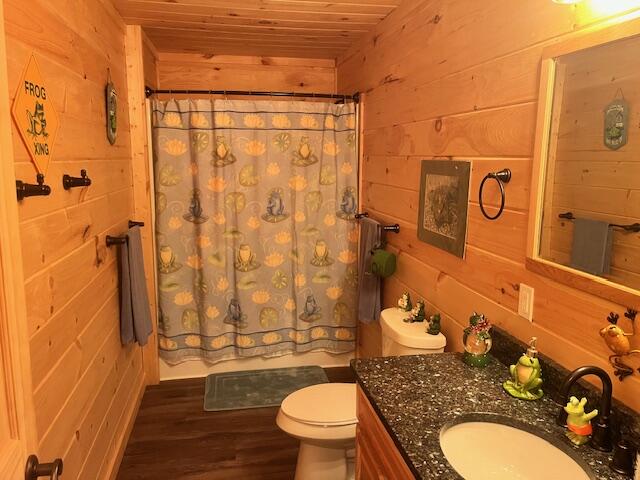 Branch, Michigan, 49402, United States, 5 Bedrooms Bedrooms, ,4 BathroomsBathrooms,Residential,For Sale,1986273