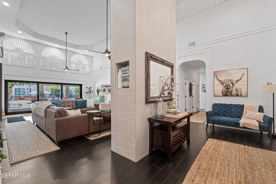 El Paso, Texas, 79936, United States, 5 Bedrooms Bedrooms, ,5 BathroomsBathrooms,Residential,For Sale,1980417