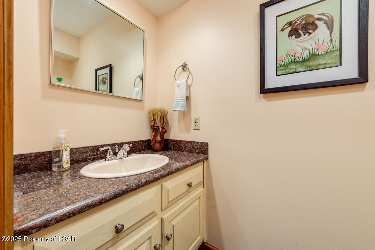 Dallas, Pennsylvania, 18612, United States, 5 Bedrooms Bedrooms, ,3 BathroomsBathrooms,Residential,For Sale,2006135