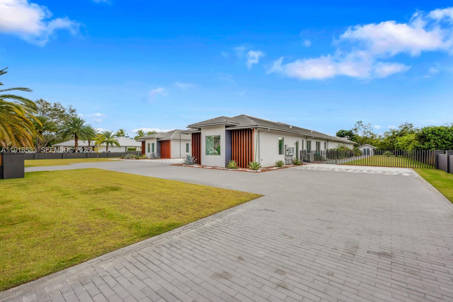 Miami, Florida, 33173, United States, 6 Bedrooms Bedrooms, ,7 BathroomsBathrooms,Residential,For Sale,2001798