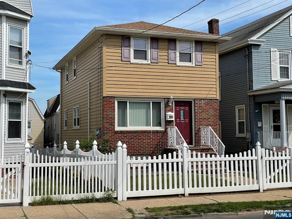 Kearny, New Jersey, 07032, United States, 3 Bedrooms Bedrooms, ,2 BathroomsBathrooms,Residential,For Sale,1852357